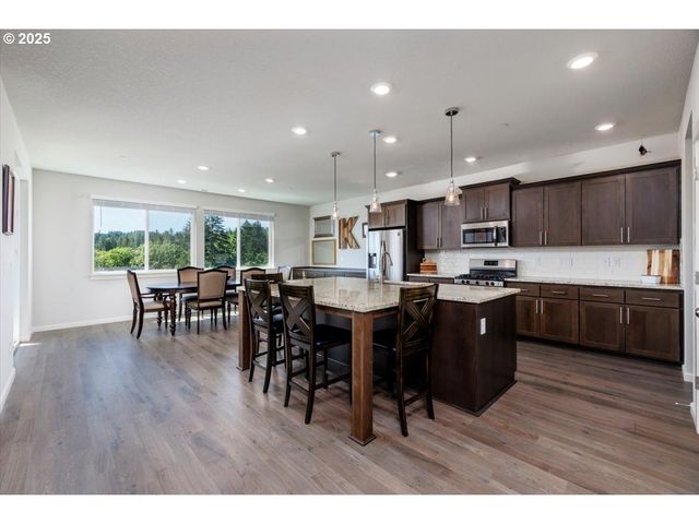 15556 Se FLAVEL St, Portland, OR 97236