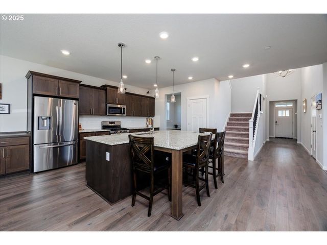 15556 Se FLAVEL St, Portland, OR 97236