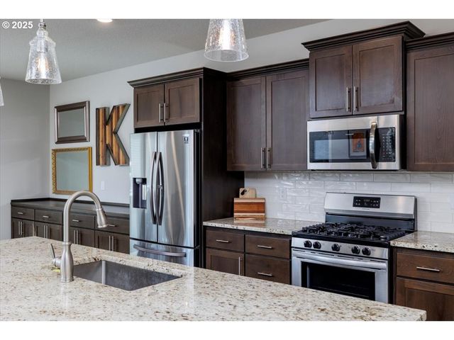 15556 Se FLAVEL St, Portland, OR 97236