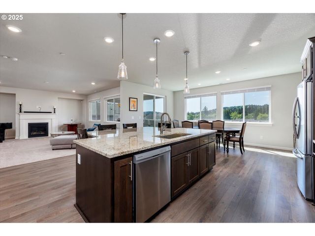 15556 Se FLAVEL St, Portland, OR 97236