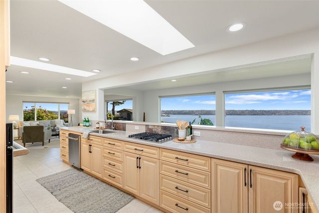 2112 Browns Point Boulevard, Tacoma, WA 98422