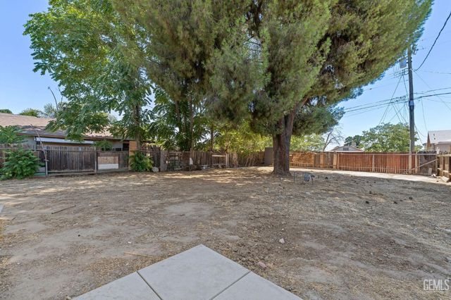 203 E Belle Avenue, Bakersfield, CA 93308
