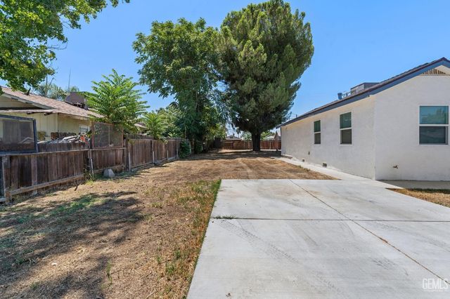 203 E Belle Avenue, Bakersfield, CA 93308