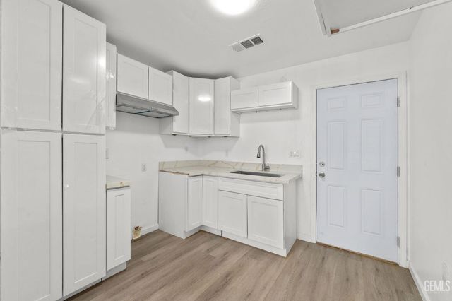 203 E Belle Avenue, Bakersfield, CA 93308