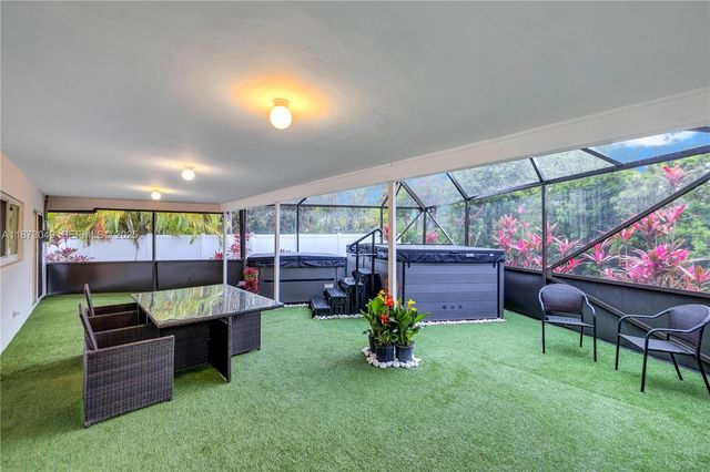 3211 Calle Largo Dr, Hollywood, FL 33021