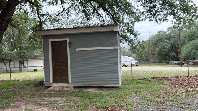 309 Hickory Run, La Vernia, TX 78121