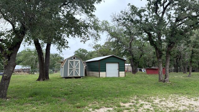 309 Hickory Run, La Vernia, TX 78121