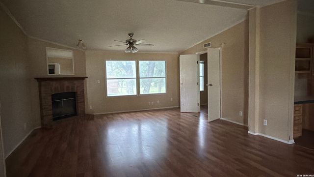 309 Hickory Run, La Vernia, TX 78121