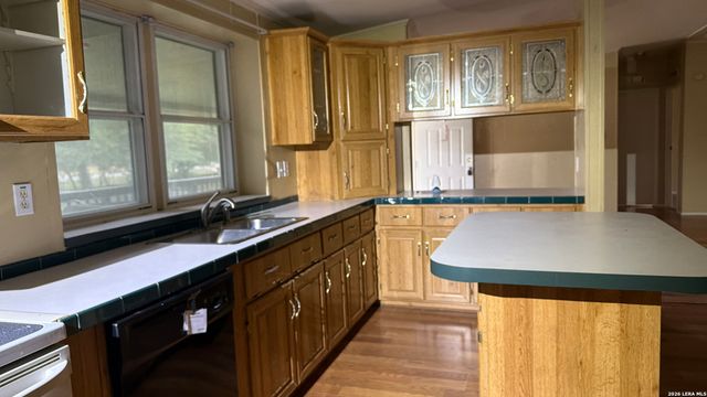 309 Hickory Run, La Vernia, TX 78121