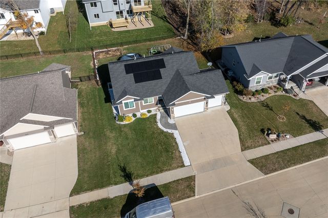 1912 Shady Grove Road SW, Cedar Rapids, IA 52404