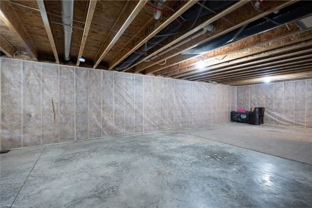 1912 Shady Grove Road SW, Cedar Rapids, IA 52404