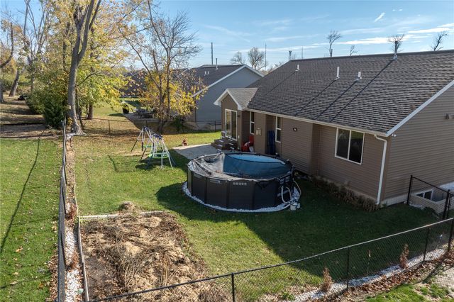 1912 Shady Grove Road SW, Cedar Rapids, IA 52404