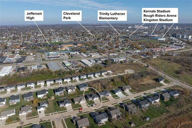 1912 Shady Grove Road SW, Cedar Rapids, IA 52404