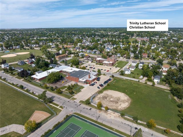 1912 Shady Grove Road SW, Cedar Rapids, IA 52404