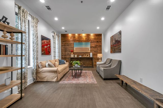 210 30th Ave N Apt 401, Nashville, TN 37203