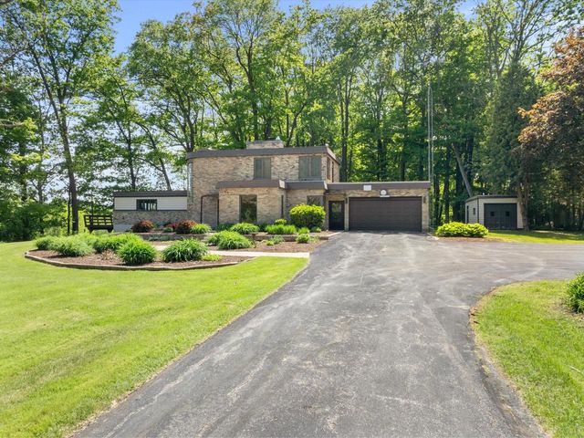 1608 N Rapids ROAD, Manitowoc, WI 54220