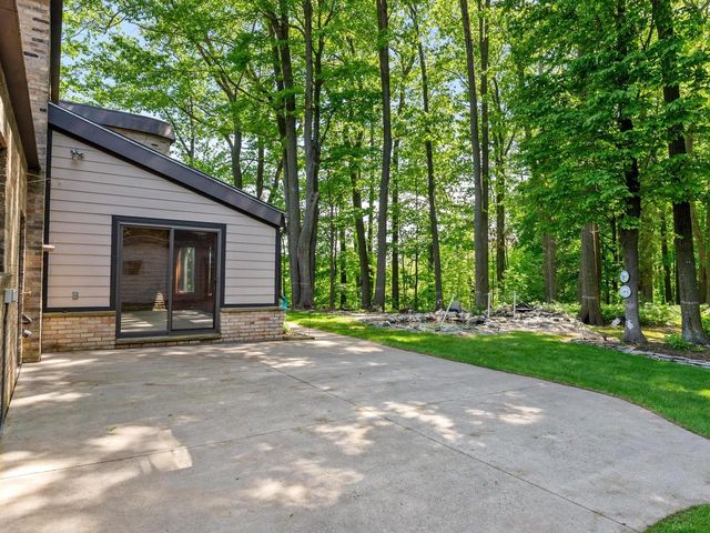 1608 N Rapids ROAD, Manitowoc, WI 54220