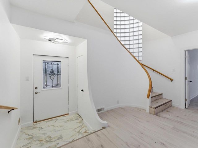 1608 N Rapids ROAD, Manitowoc, WI 54220