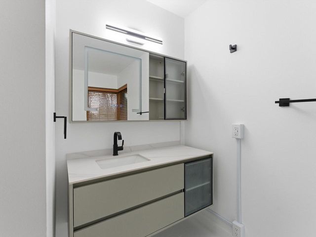 1608 N Rapids ROAD, Manitowoc, WI 54220