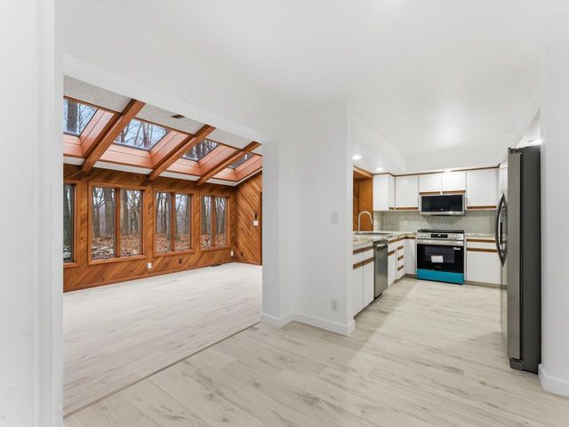 1608 N Rapids ROAD, Manitowoc, WI 54220