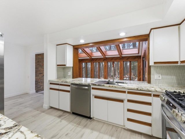 1608 N Rapids ROAD, Manitowoc, WI 54220