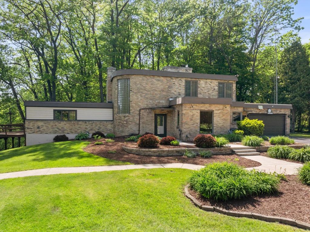 1608 N Rapids ROAD, Manitowoc, WI 54220