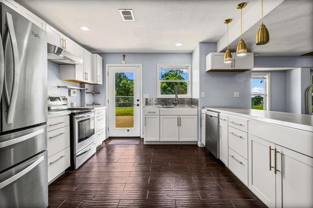 210 Bay Haven Blvd, Livingston, TX 77351