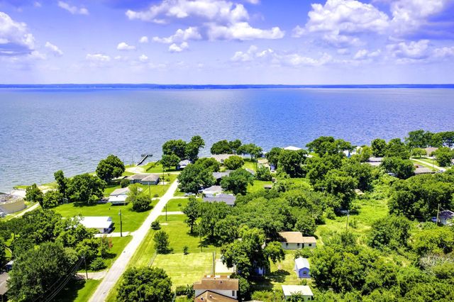 210 Bay Haven Blvd, Livingston, TX 77351