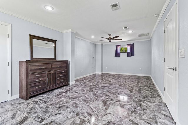 210 Bay Haven Blvd, Livingston, TX 77351
