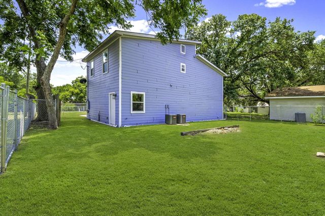 210 Bay Haven Blvd, Livingston, TX 77351