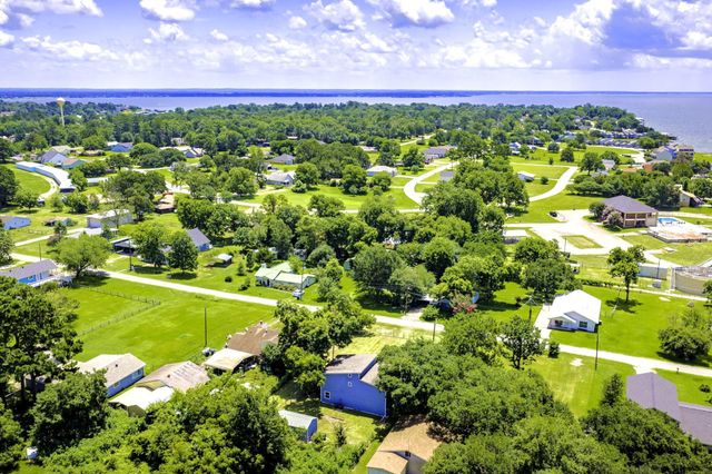 210 Bay Haven Blvd, Livingston, TX 77351