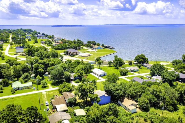 210 Bay Haven Blvd, Livingston, TX 77351