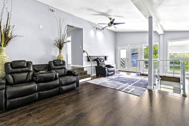 210 Bay Haven Blvd, Livingston, TX 77351