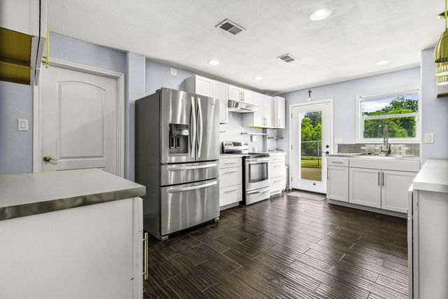 210 Bay Haven Blvd, Livingston, TX 77351