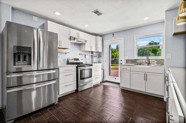 210 Bay Haven Blvd, Livingston, TX 77351