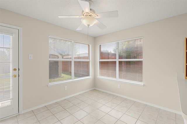 308 Valley Ridge Drive, Red Oak, TX 75154