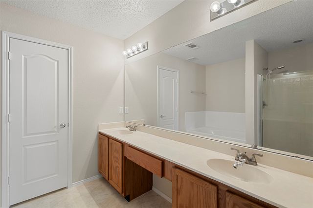 308 Valley Ridge Drive, Red Oak, TX 75154