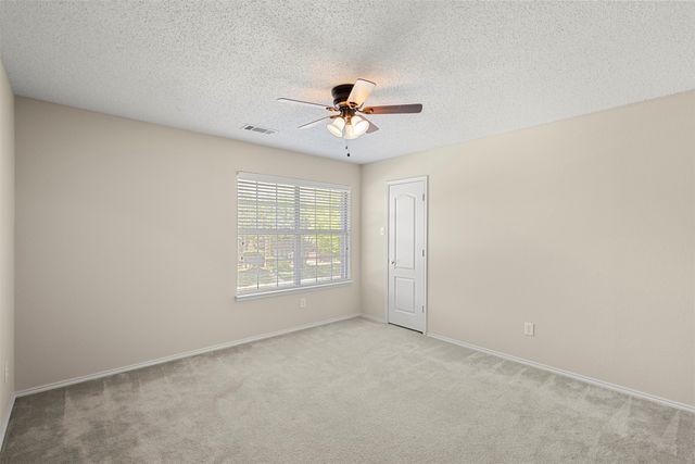 308 Valley Ridge Drive, Red Oak, TX 75154
