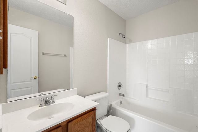 308 Valley Ridge Drive, Red Oak, TX 75154