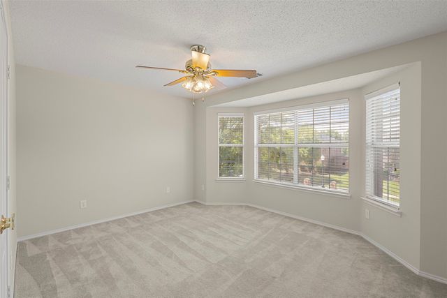 308 Valley Ridge Drive, Red Oak, TX 75154