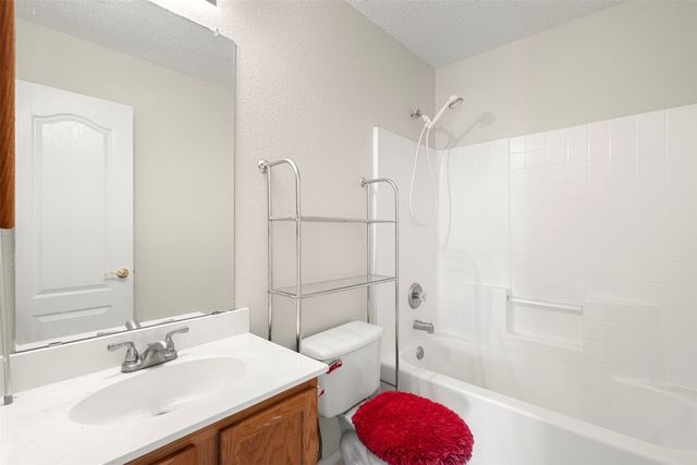 308 Valley Ridge Drive, Red Oak, TX 75154