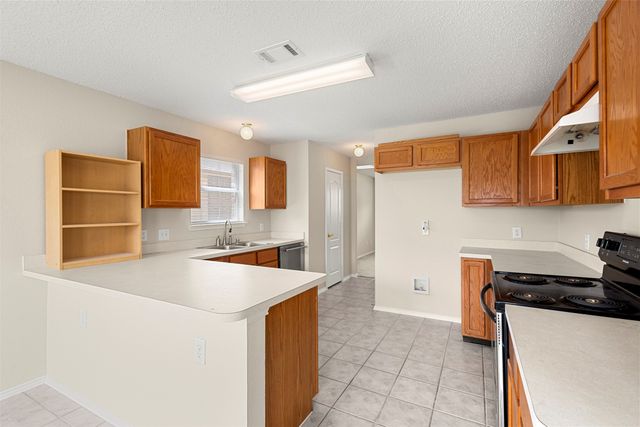 308 Valley Ridge Drive, Red Oak, TX 75154