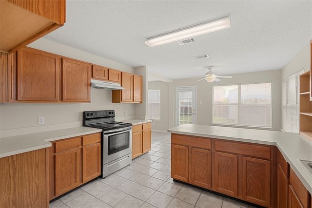 308 Valley Ridge Drive, Red Oak, TX 75154