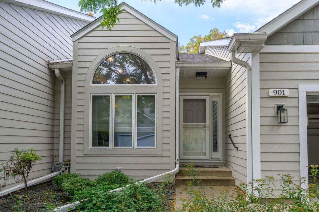 901 Southcross Drive E, Burnsville, MN 55306 — photo 2