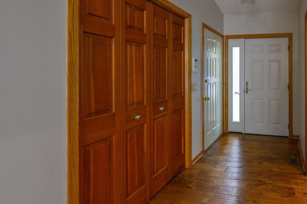 901 Southcross Drive E, Burnsville, MN 55306 — photo 4