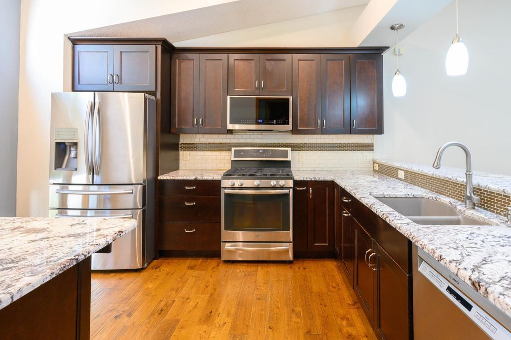 901 Southcross Drive E, Burnsville, MN 55306 — photo 5