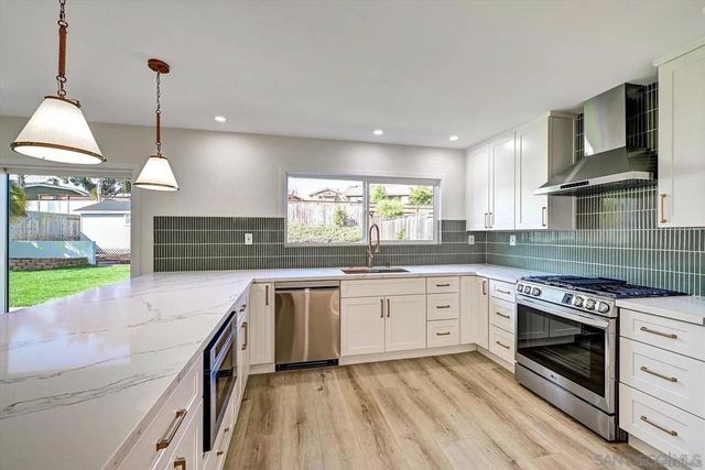 2802 Cowley Way, San Diego, CA 92110