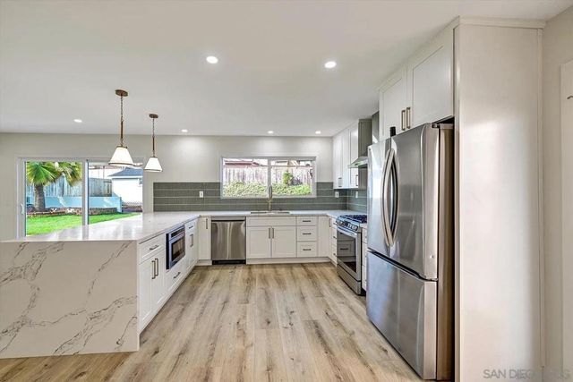 2802 Cowley Way, San Diego, CA 92110