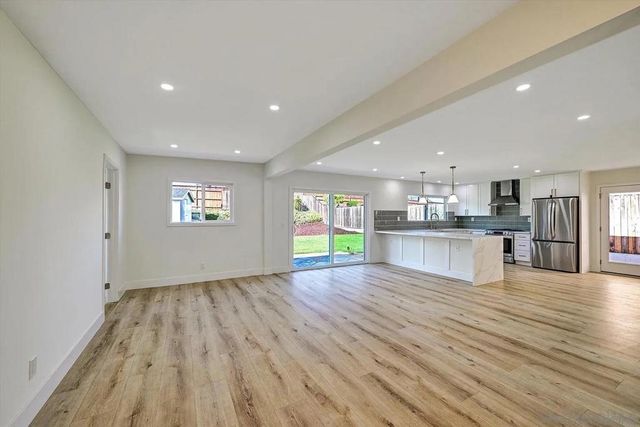 2802 Cowley Way, San Diego, CA 92110