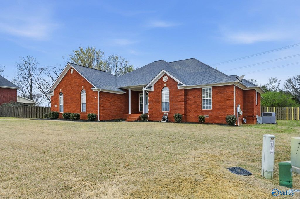 162 Whippoorwill Drive, Huntsville, AL 35811